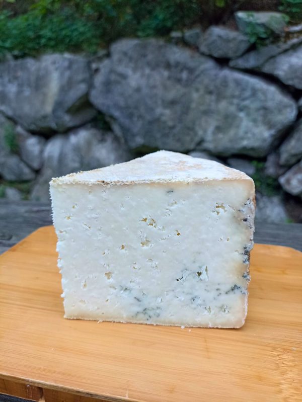 cuña queso azul leche cruda de cabra